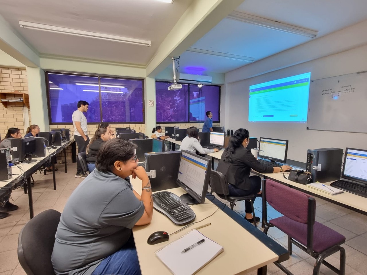 Dirigido a los trabajadores universitarios, llega la edición 16 del  Diplomado en Tecnología de la Información y Comunicación en el Centro de  Cómputo